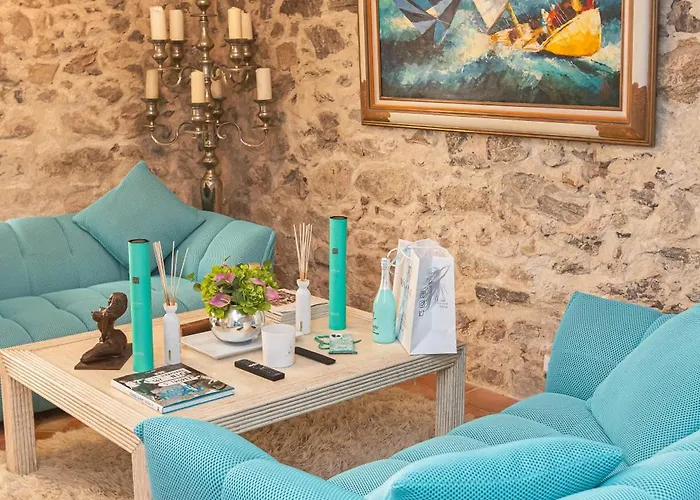 2 Bedrooms Central Saint-Tropez, Next To The Port