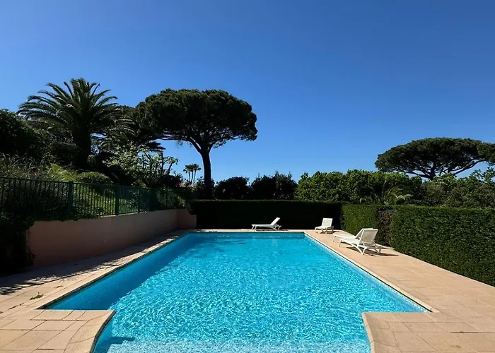 Villa Vue Mer Donnant Sur Le Golfe De St Tropez, 2 Chambres, 6 Pers, Piscine Commune